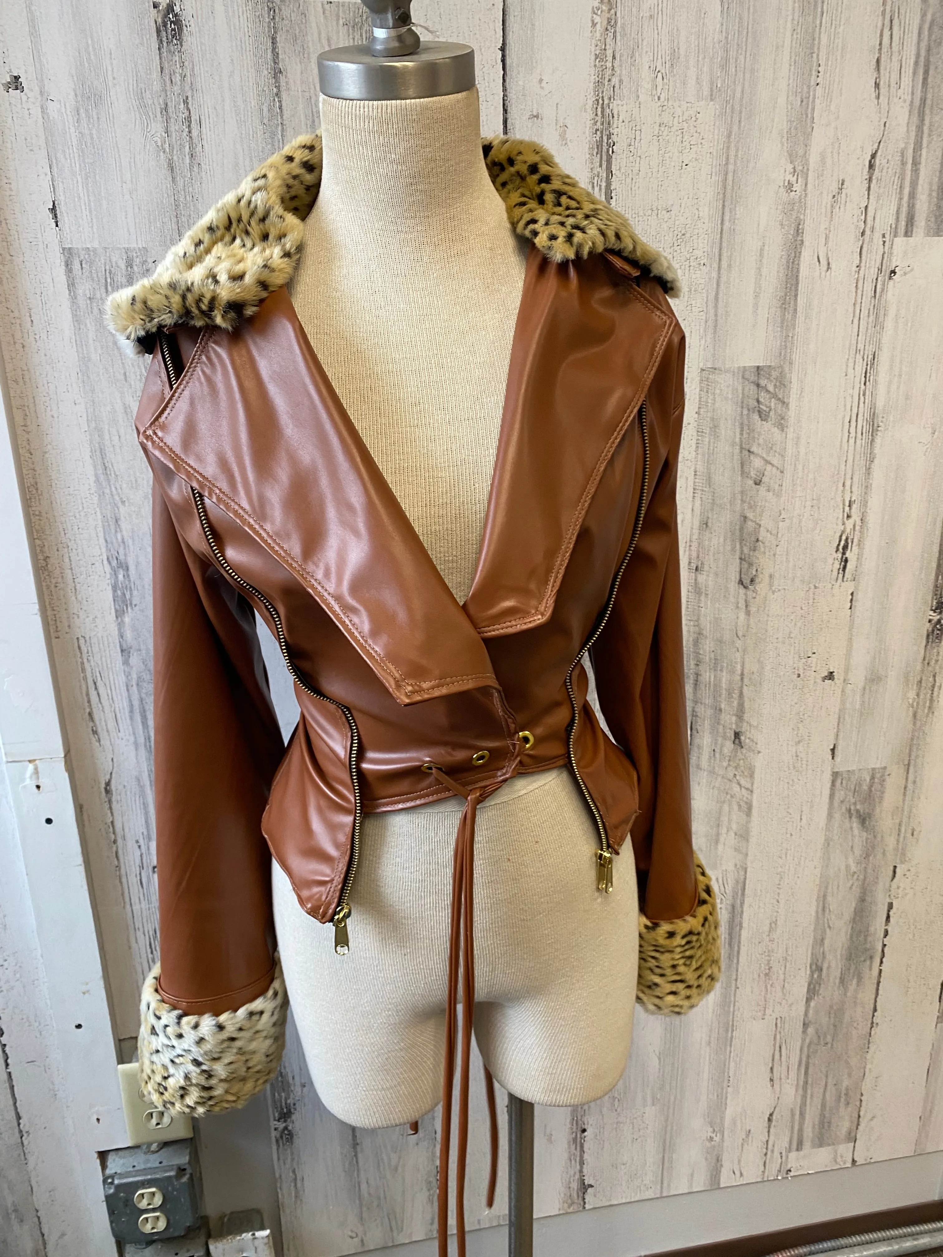 “Cheetah girl” cropped vixen coat